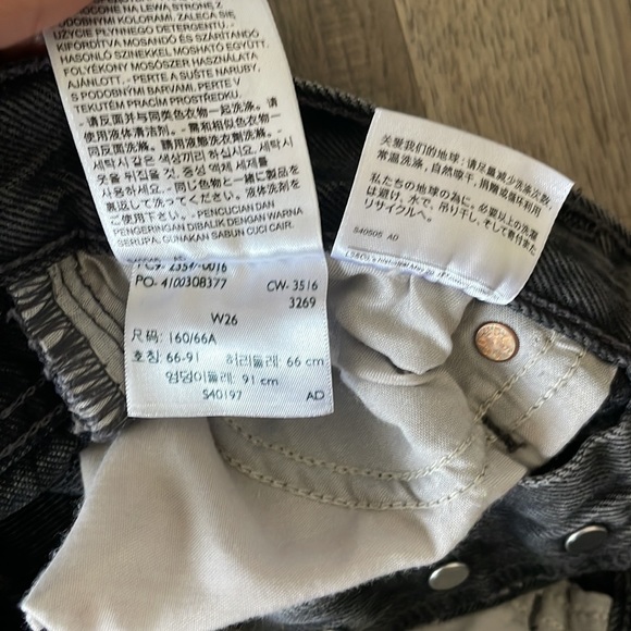 Levi black red tab jean shorts Sz 26 - Picture 4 of 5